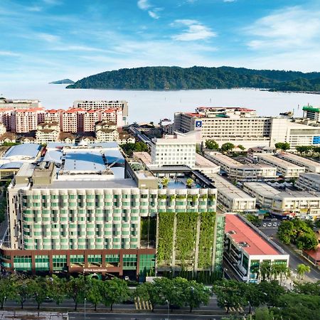 Hilton Kota Kinabalu Exterior foto Aerial view of the hospital