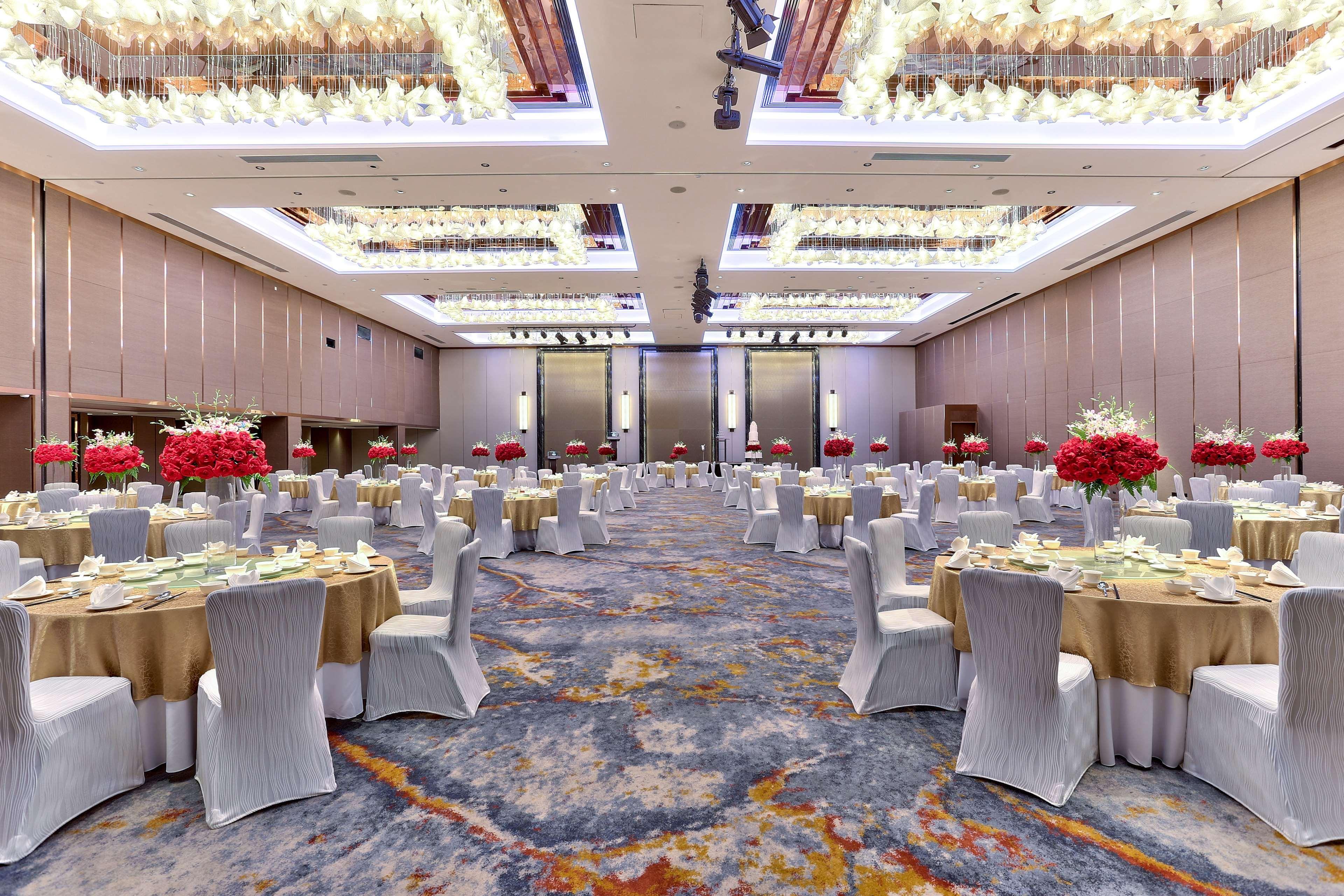 Hilton Kota Kinabalu Exterior foto The Grand Ballroom
