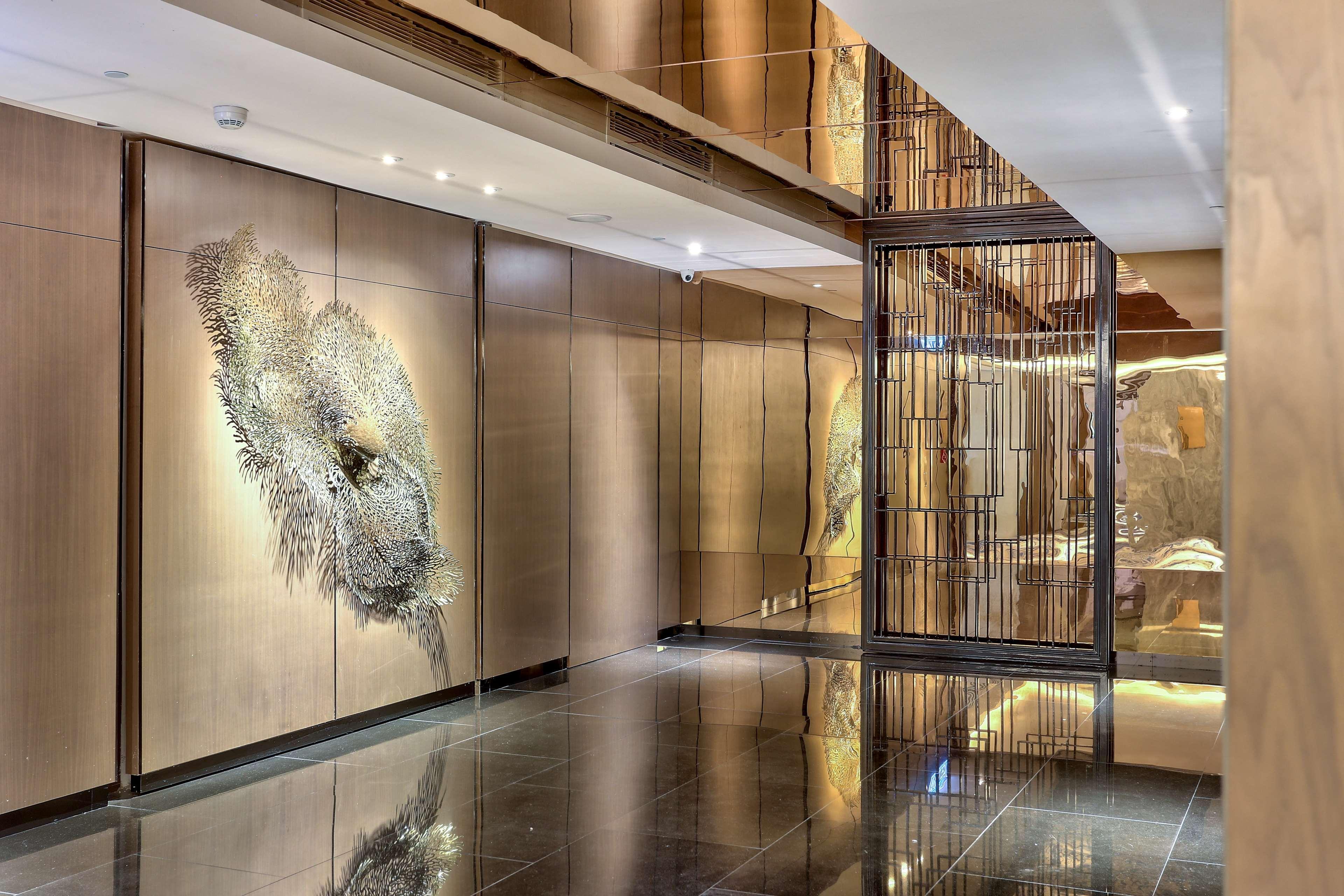 Hilton Kota Kinabalu Exterior foto The lobby of the Ritz-Carlton, DIFC