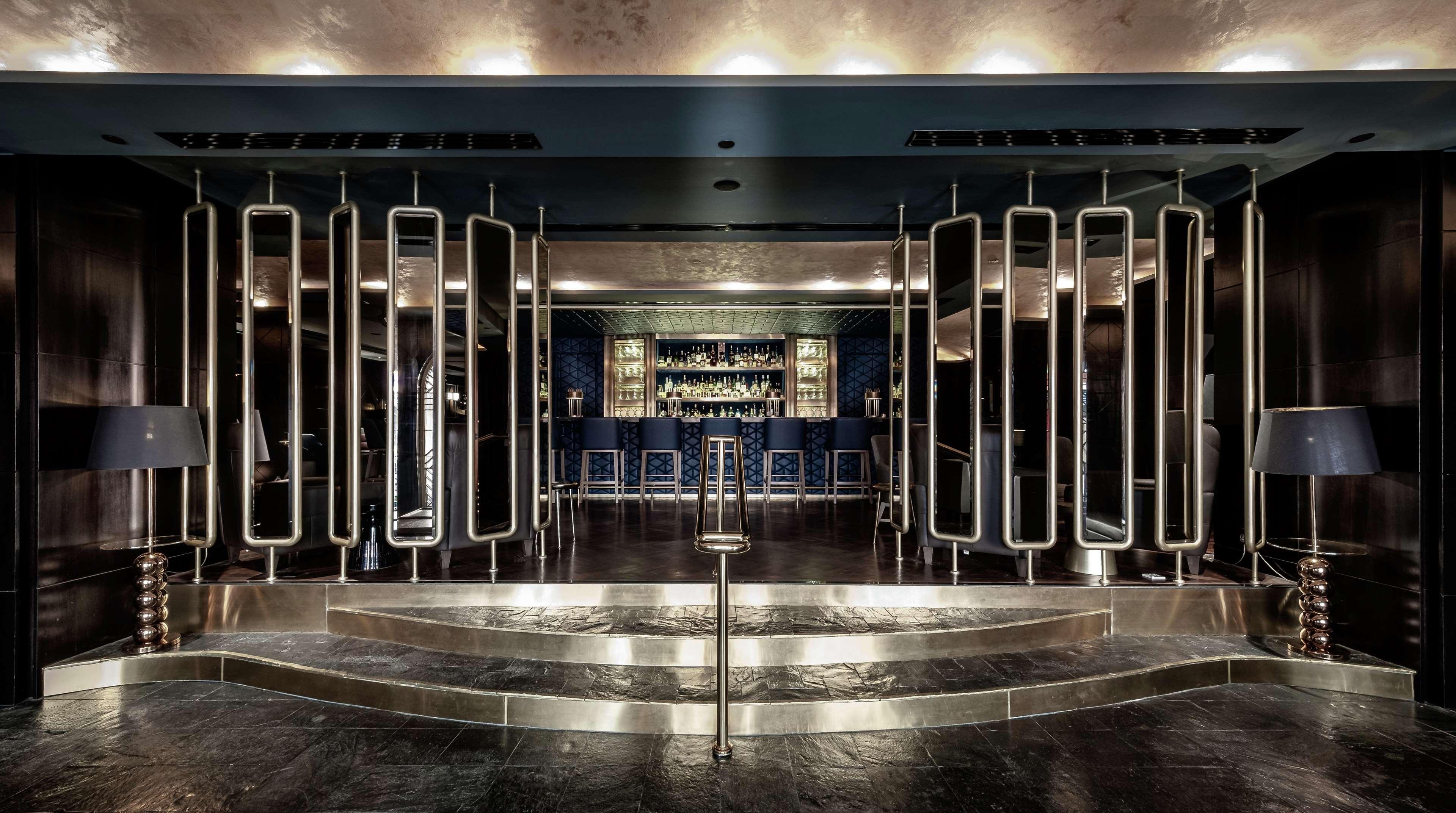 Hilton Kota Kinabalu Exterior foto The bar at the London Edition