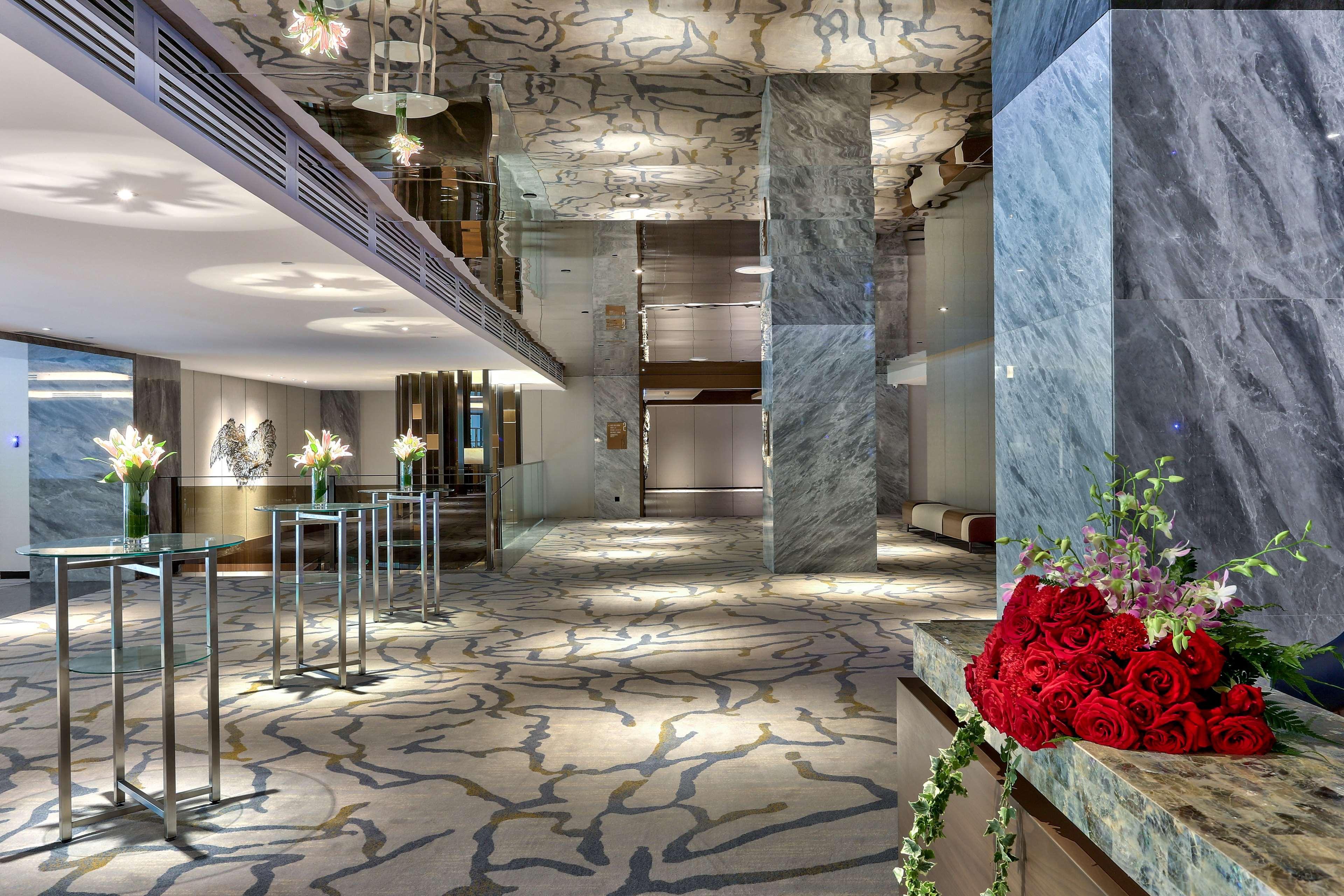 Hilton Kota Kinabalu Exterior foto The lobby