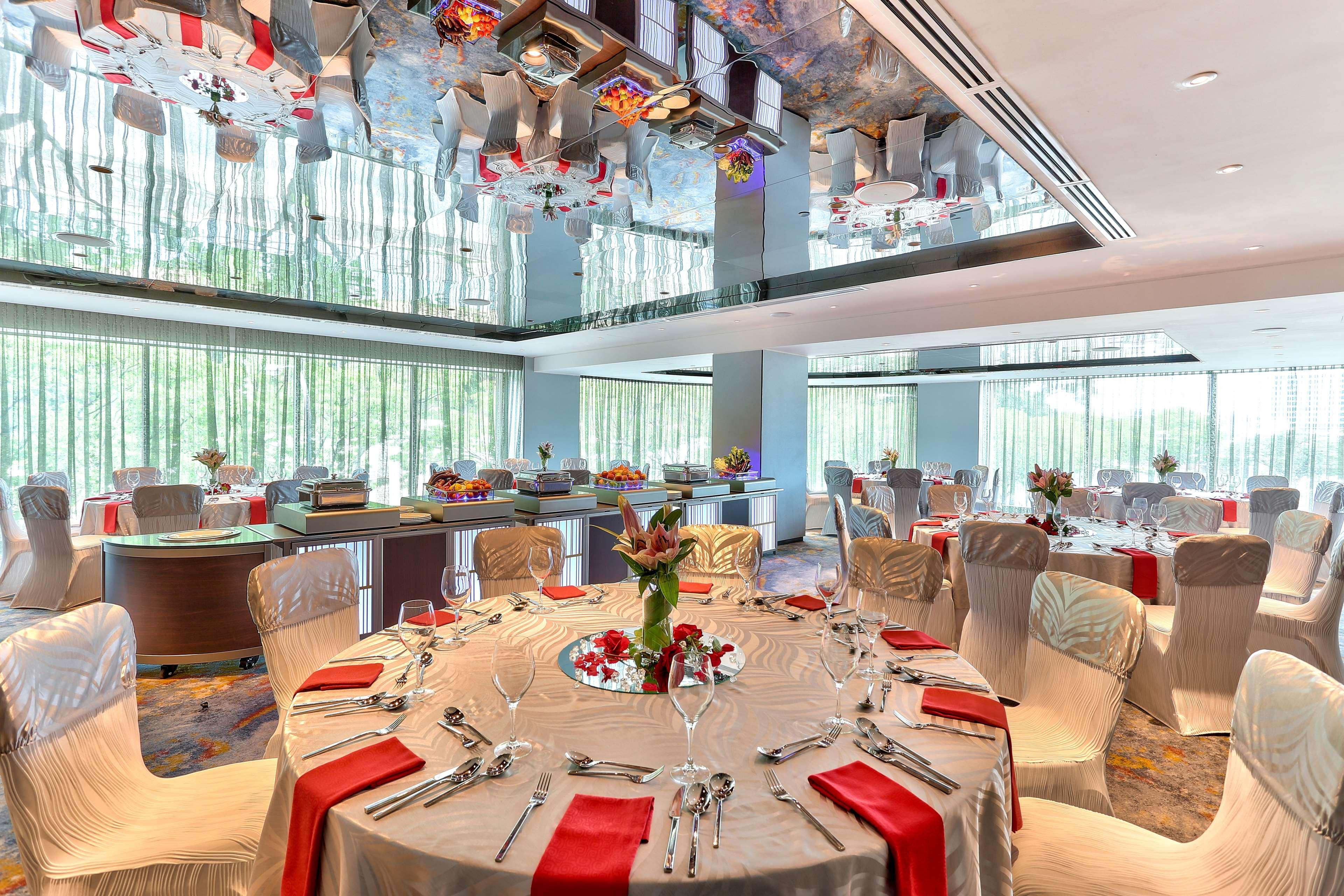 Hilton Kota Kinabalu Exterior foto The ballroom