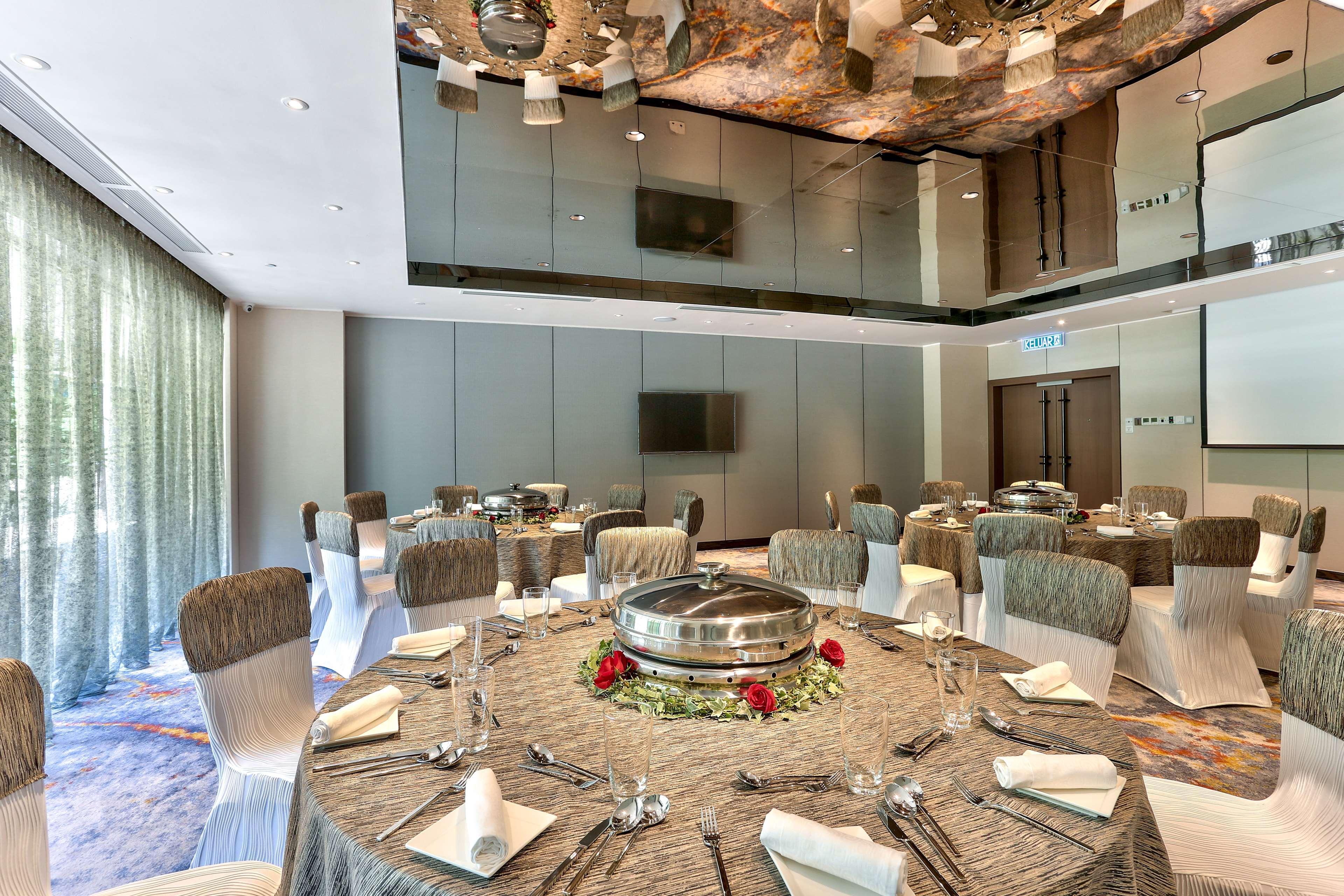 Hilton Kota Kinabalu Exterior foto The Grand Ballroom