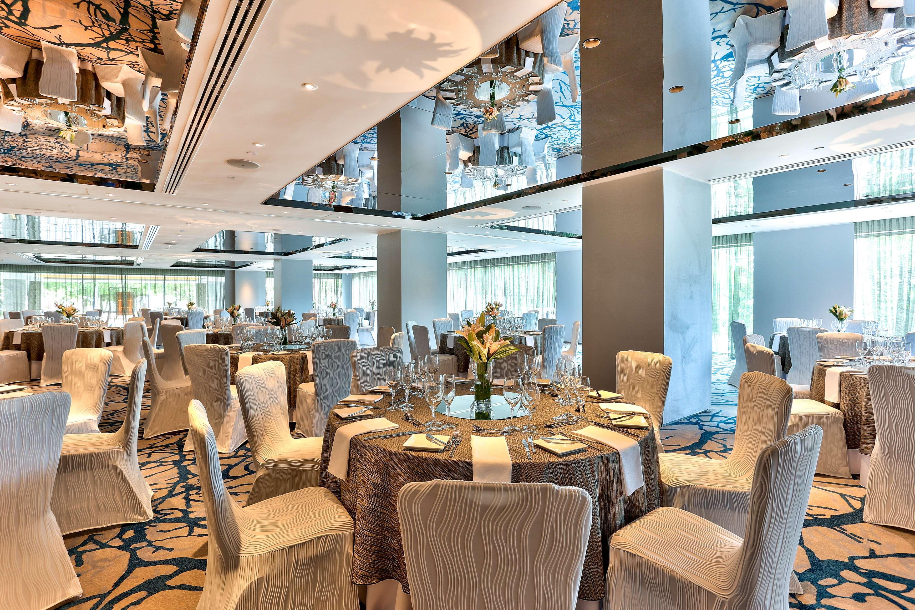 Hilton Kota Kinabalu Exterior foto The ballroom