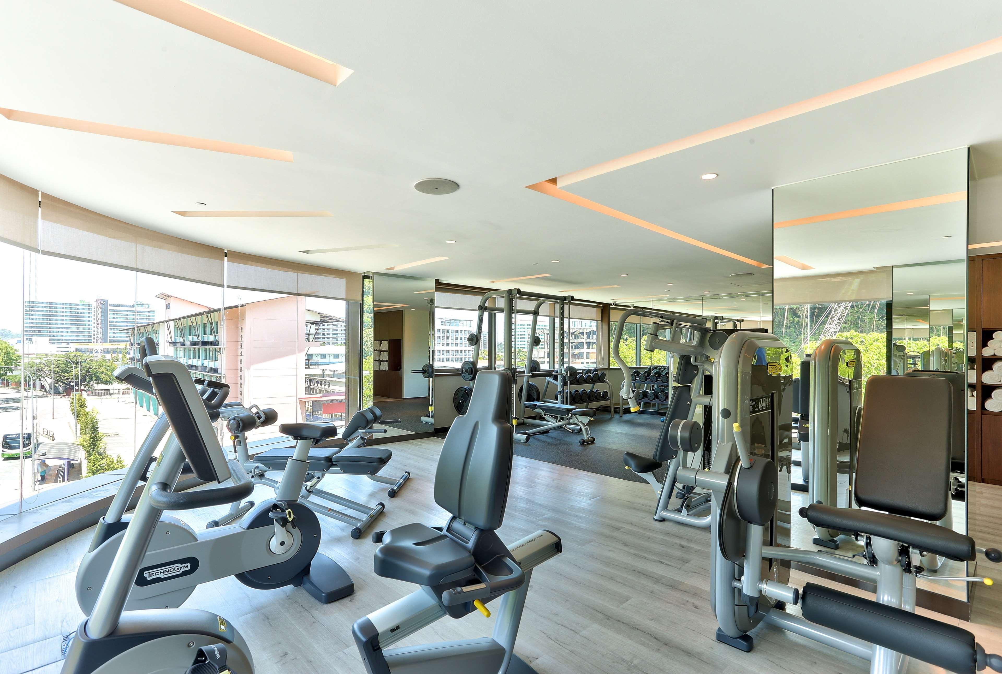 Hilton Kota Kinabalu Exterior foto The gym at the hotel